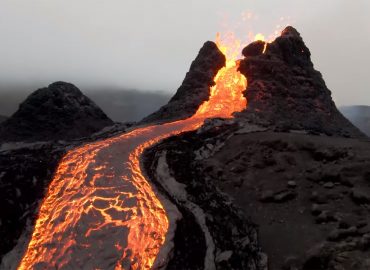 Visionnez en live l’éruption en Islande du spectacle de lave